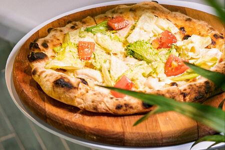 Пицца Цезарь с курицей