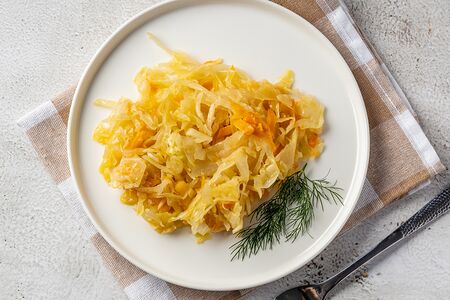 Капуста тушеная