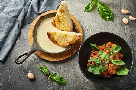 Печёные овощи, томаты, топлёный сыр