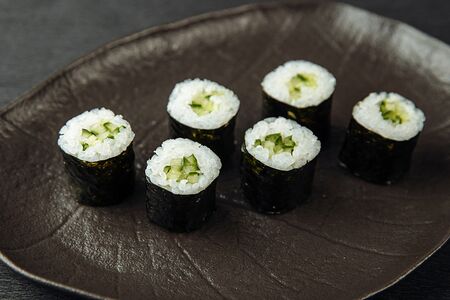 Маки с огурцом