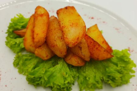 Картофельные дольки в специях