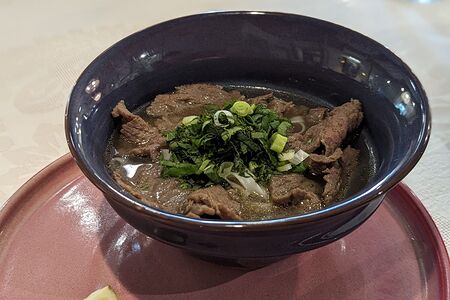 Фо-бо с говядиной и рисовой лапшой