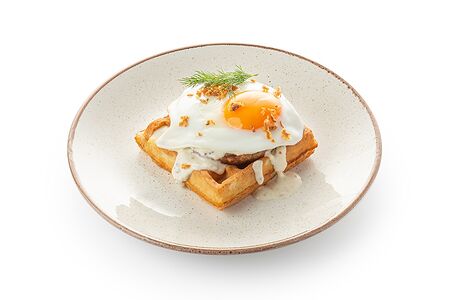 Картофельная вафля со cвинoй котлетой