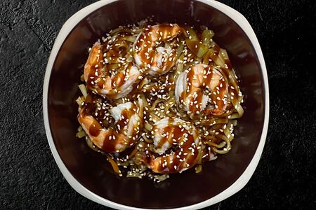 Лапша удон с креветками в соусе терияки