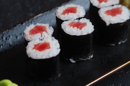 Маки ролл с тунцом