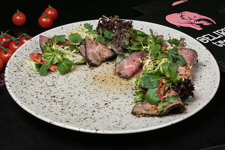 Салат с ростбифом