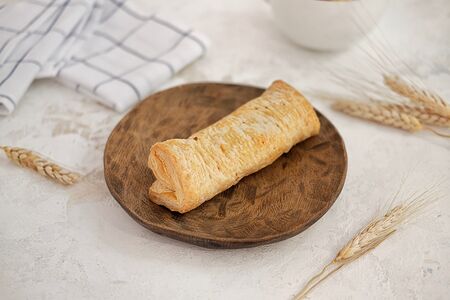 Слойка с курицей и томатом