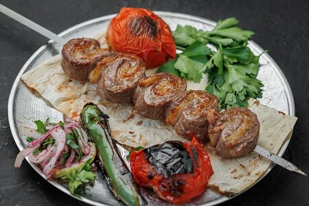 Рулет из говядины на гриле