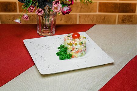 Салат Оливье с ветчиной