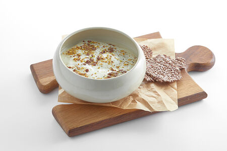 Суп из цветной капусты с муссом пекорино и фисташками