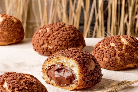 2 шоколадных Шу