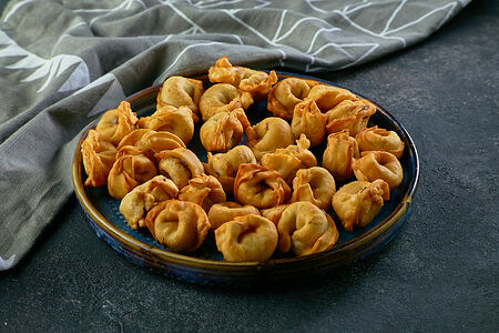 Жареная чучвара с мясом ягненка