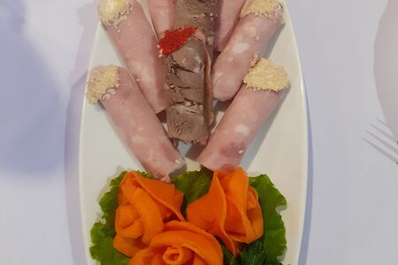 Ассорти из мясных рулетиков