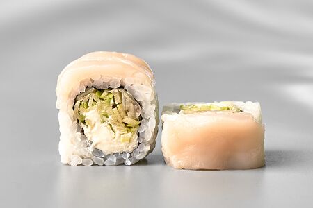 Ролл с яблоком и гребешком