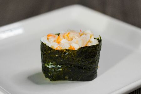 Гункан с креветкой