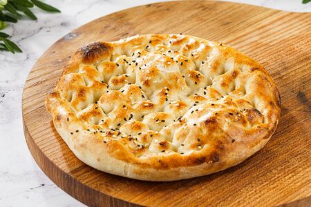 Турецкая лепешка с кунжутом