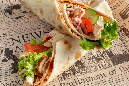 Свёрнутая пицца с креветками