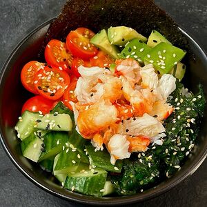 Поке с камчатским крабом