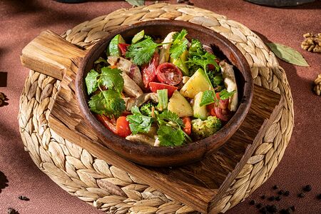 Куриная грудка с овощами в сливочном соусе