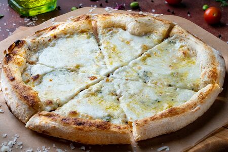 Пицца неаполитанская Четыре сыра