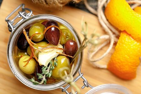 Ассорти из маслин и оливок