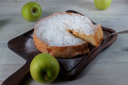 Шарлотка яблочная