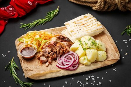 Обед Pulled pork с рваной свининой