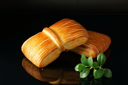 Слоёный пан с яблоком