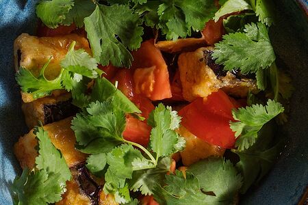 Салат с жареными баклажанами и томатами