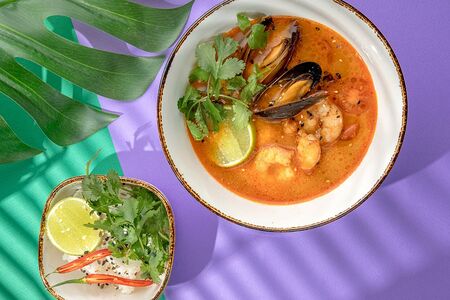 Том ям с креветками