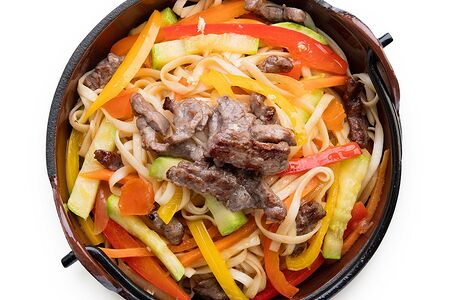 Wok с говядиной и овощами