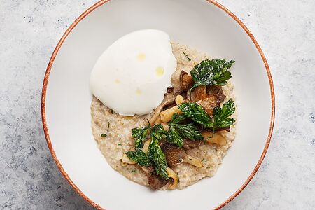 Ячневая каша с вешенками и пармезаном