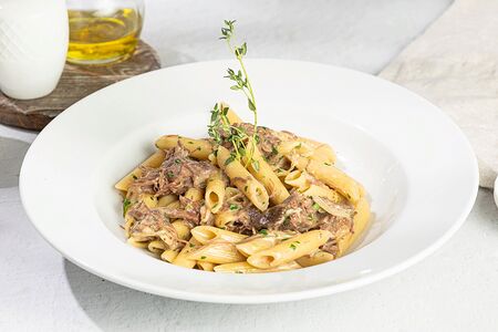Пенне с говяжьими щечками