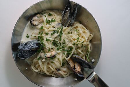 Паста с мидиями в сливочном соусе