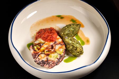 Осьминог на гриле