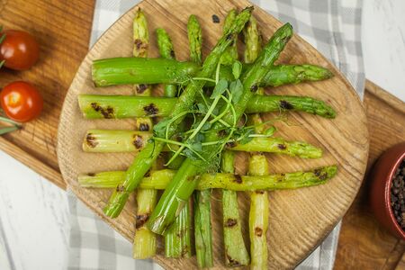 Спаржа на гриле