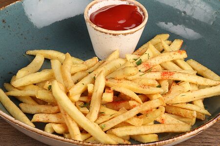 Картофель фри с кетчупом