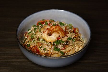 Вок с креветками