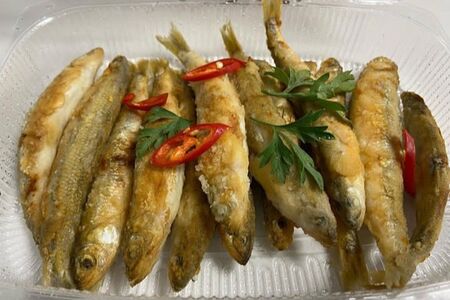 Корюшка, жаренная на углях