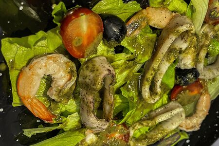 Салат с морепродуктами