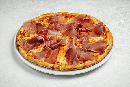 Пицца с пармской ветчиной