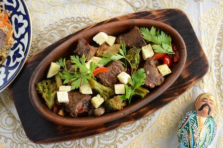 Говядина с овощами и брынзой