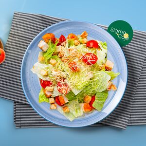 Салат куриный с гренками 