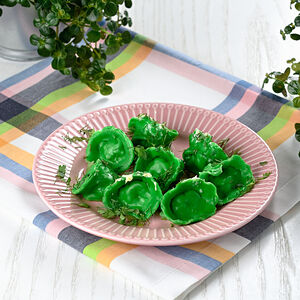 Пельмени с ветчиной, сыром и зеленым луком 