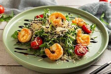 Салат с тигровыми креветками
