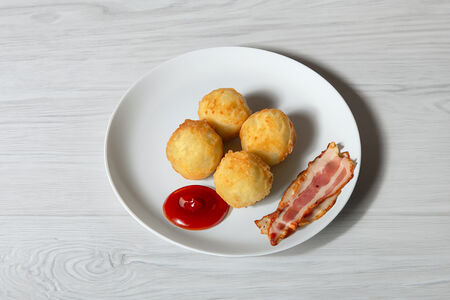 Сырные шарики с беконом