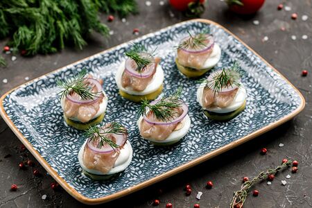 Мини закуска с сельдью