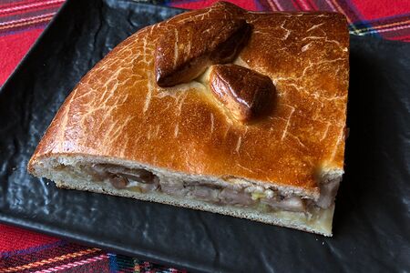 Пирог с курицей и грибами 1/4