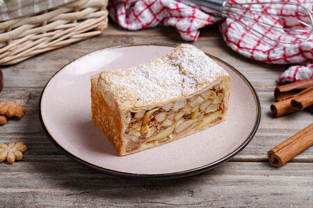 Штрудель с яблоком