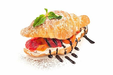 Круассан фруктово-ягодный